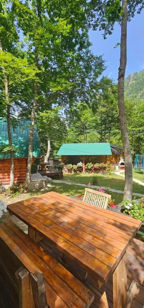 Gusinje Bungalows Prokletije מראה חיצוני תמונה