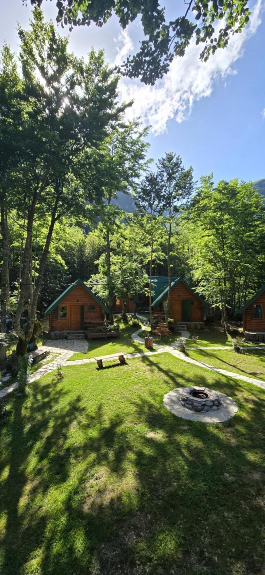 Gusinje Bungalows Prokletije מראה חיצוני תמונה