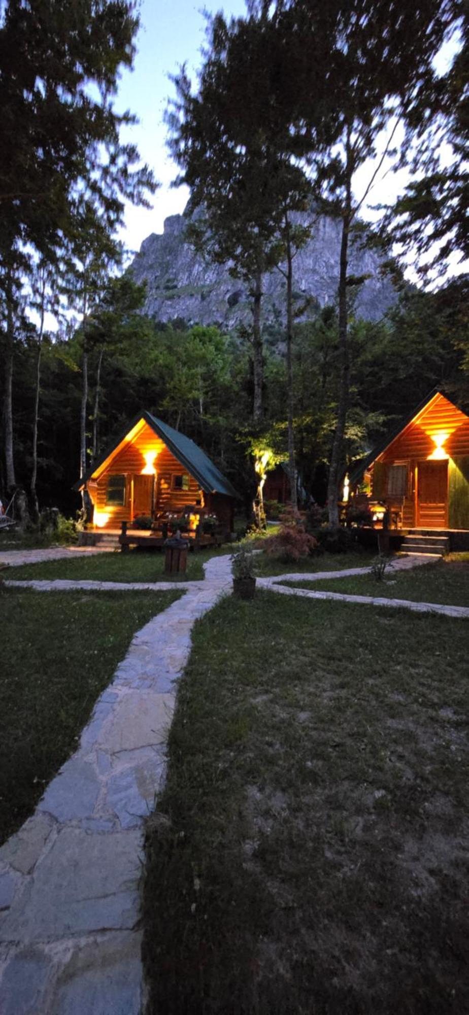 Gusinje Bungalows Prokletije מראה חיצוני תמונה